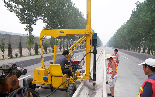 鑽孔安(an)波(bo)形護欄立柱